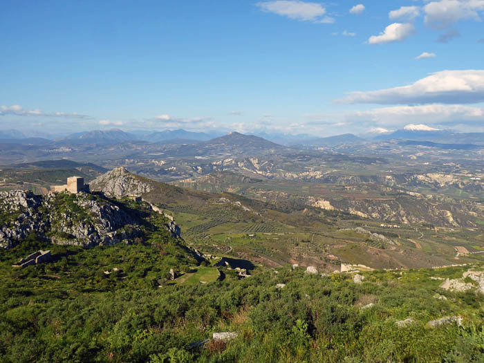 Blick vom höchsten Punkt (Ostgipfel) ins Innere des Peloponnes