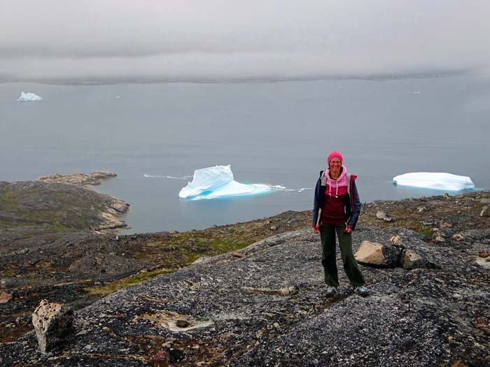 Bergwandern über dem südwestgrönländischen Fjordsystem - gefühlt wie in den Niederen Tauern, die im Polarmeer versinken                             
