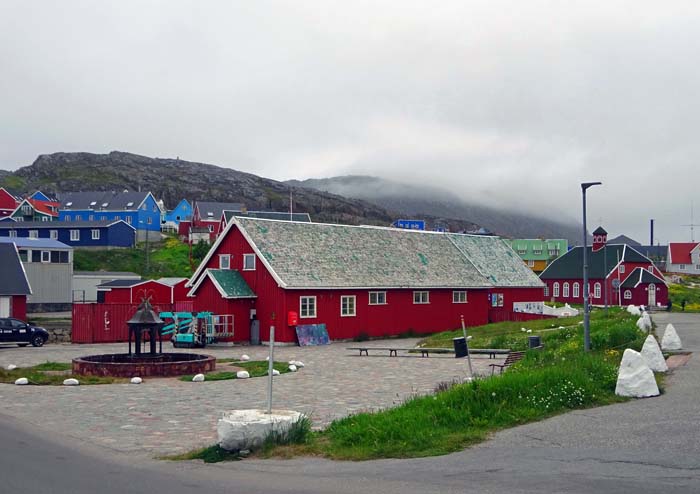 im alten Stadtteil unten am Hafen steht der älteste Springbrunnen Grönlands                               