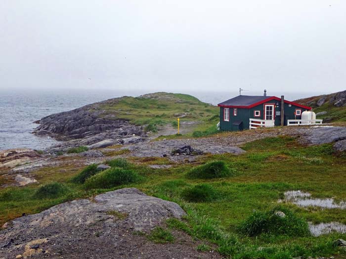 der Steg endet vor dem Südende der Stadt; Nuuk bedeutet soviel wie Landzunge                               