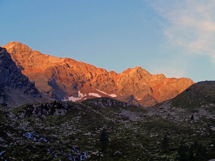 Alkuser Rotspitze (links) und Mirnitzspitzen im ersten Licht des Tages