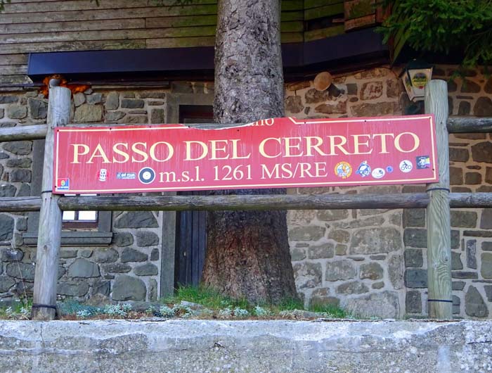 Ausgangspunkt ist der Passo del Cerreto an der direkten Straßenverbindung Reggio Emilia - La Spezia