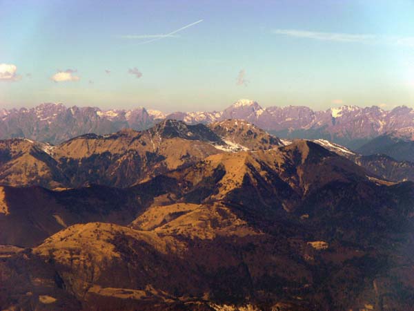 im NW Monte Arvènis (s. Archiv Bergsteigen) und Monte Peralba im Karnischen Hauptkamm