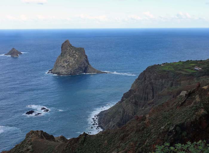 der Roque del Dentro und die landwirtschaftlich genutzte Terrasse von Las Palmas im äußersten NO der Insel; etwa 15 km weiter ums Eck nach Süden ...