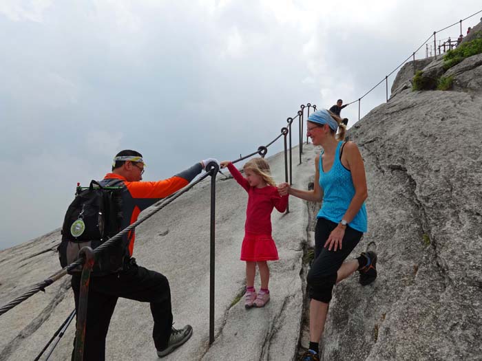 knapp unter dem Gipfel; Ronja schließt Freundschaft mit einem koreanischen Bergsteiger