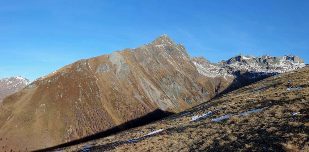 im N der dominante Nussingkogel und rechts hinten der Muntanitz, mit 3232 m höchste Erhebung der Granatspitzgruppe