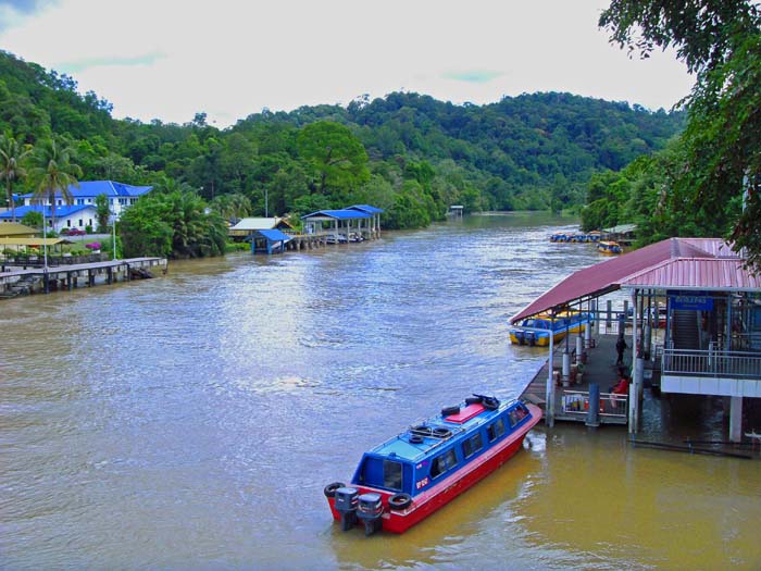 unser Speedboot erreicht Bangar, den Hauptort der Provinz Temburong