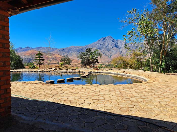 ... mit Blick auf die gegenüberliegende Talseite mit dem beherrschenden Dondy, an dem ebenfalls mehrere Kletterrouten mit bis zu 23 Seillängen warten ... mit Blick auf die gegenüberliegende Talseite mit dem beherrschenden Dondy, an dem ebenfalls mehrere Kletterrouten mit bis zu 23 Seillängen warten