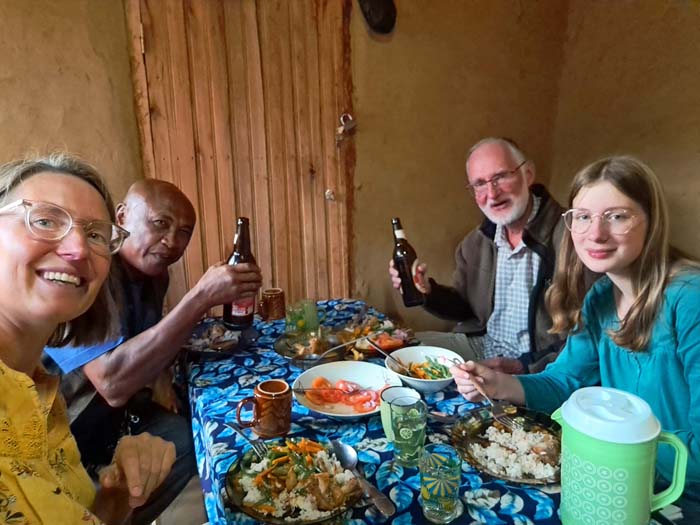 ... ein hervorragendes Abendessen auf den Tisch ... ein hervorragendes Abendessen auf den Tisch