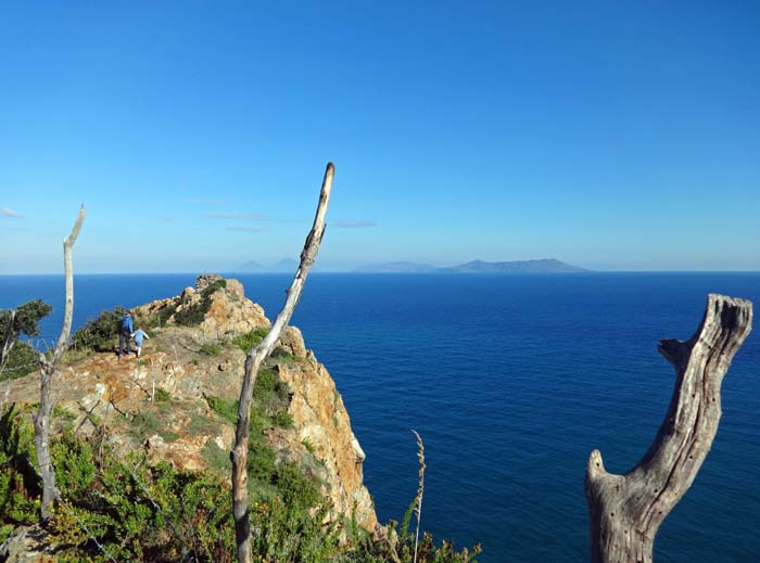 vom Kap schöner Ausblick auf die Liparischen Inseln