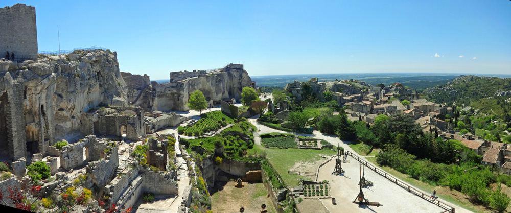 die Zitadelle von Les Baux-de-Provence überragt das mittelalterliche Städtchen und übertrifft an landschaftlicher Romantik beinahe das noch bekanntere Carcassonne