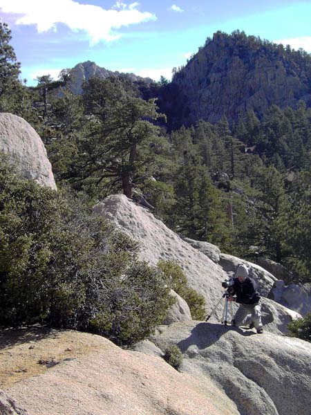 Wildfährten und leichte Kletterei in bestem Granit führen uns auf den Scout Peak, einem wunderbaren Orientierungspunkt inmitten der Weiten der Sierra San Pedro Martir