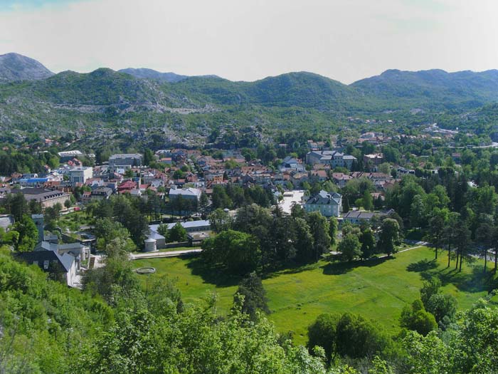 Blick vom Grabmal nach O auf das Zentrum von Cetinje
