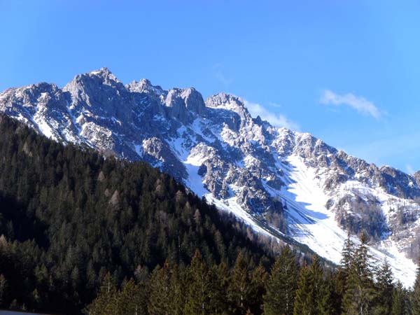der Monte Chiadin von NO, aus dem Deganotal ...