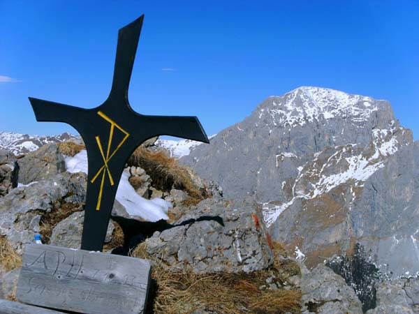 im NNW der berühmte Monte Peralba (Hochweißstein)