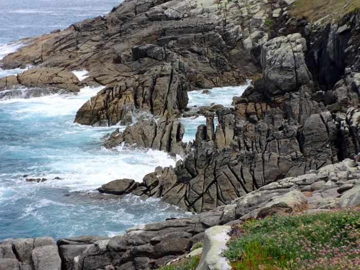 ... mit ihren messerscharfen Felskanten haben diesem Teil der spanischen Küste den gruseligen Namen eingebracht