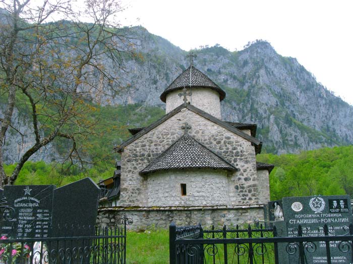 ... aber auch für kulturhistorisch Interessierte; Kloster Sveti Đorđe, knapp 20 km oberhalb der Brücke