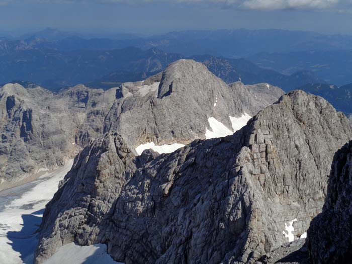 Gipfelpanorama vom Hohen Dachstein: im Norden Niederer Dachstein, Hohes Kreuz und das oberösterreichische Salzkammergut