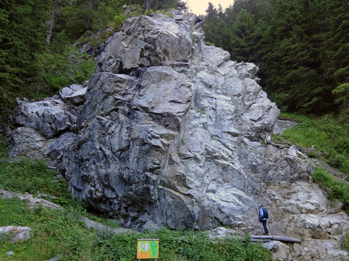 zuletzt der versprochene Kletterfelsen in der Trojer Almbachschlucht gleich oberhalb von St. Jakob