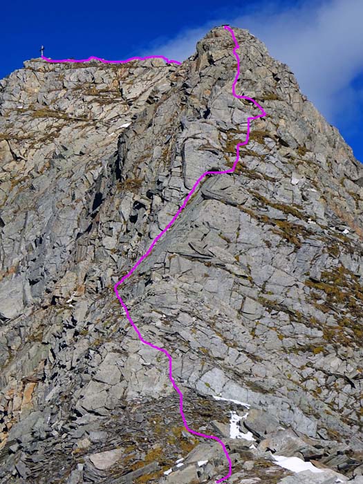 ... dem Südgrat der Finsterkarspitze zu; in der seichten Verschneidung der unteren Hälfte ... ... dem Südgrat der Finsterkarspitze zu; in der seichten Verschneidung der unteren Hälfte ...