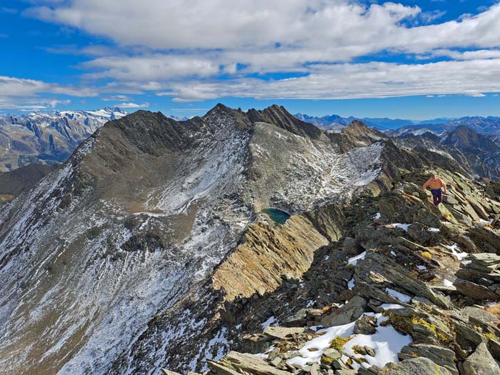 gewaltige Sicht am Gipfelgrat: im Osten über die Stampflesköpfe bis zum Großglockner gewaltige Sicht am Gipfelgrat: im Osten über die Stampflesköpfe bis zum Großglockner