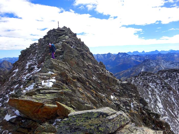 Abstieg von der Finsterkarspitze am Nordwestgrat, erst am luftigen Gipfelkamm ... Abstieg von der Finsterkarspitze am Nordwestgrat, erst am luftigen Gipfelkamm ...