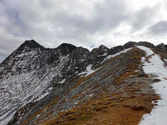 Rückblick aus der Roten Lenke auf den FInsterkarspitze-Nordwestgrat, den wir oben aus der Flachstelle nach hinten verlassen haben Rückblick aus der Roten Lenke auf den FInsterkarspitze-Nordwestgrat, den wir oben aus der Flachstelle nach hinten verlassen haben