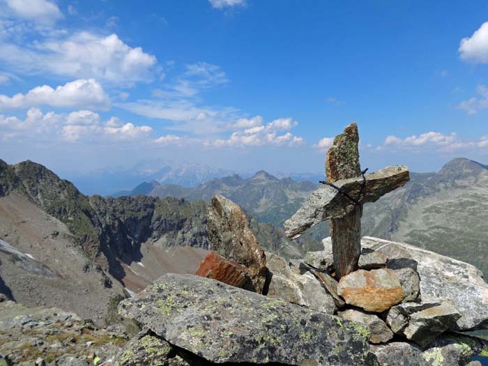 das kleine Gipfelkreuz am Kieseck gegen NW (Dachstein)
