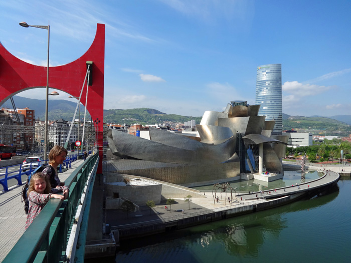 Bilbao, Puente de la Salve mit dem berühmten Museo Guggenheim