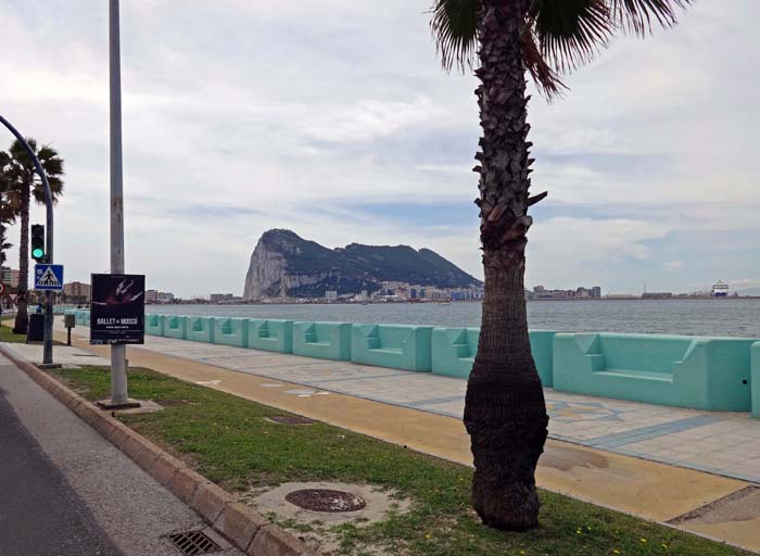 der Felsen von Gibraltar von Norden, aus der spanischen Grenzstadt La Línea de la Concepción 