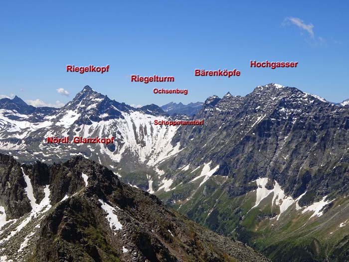 mehr als 1200 m unter den Gipfeln der Bärenköpfe verläuft seit 1967 der knapp 5,3 km lange Felbertauern-Scheiteltunnel als wintersichere Verbindung von Salzburg nach Osttirol