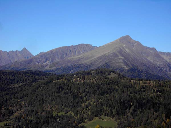 der Preber (rechts), ein berühmter Schiberg, und das Kasereck (links hinten), welches manche Kenner für den schönsten Berg der Schladminger halten
