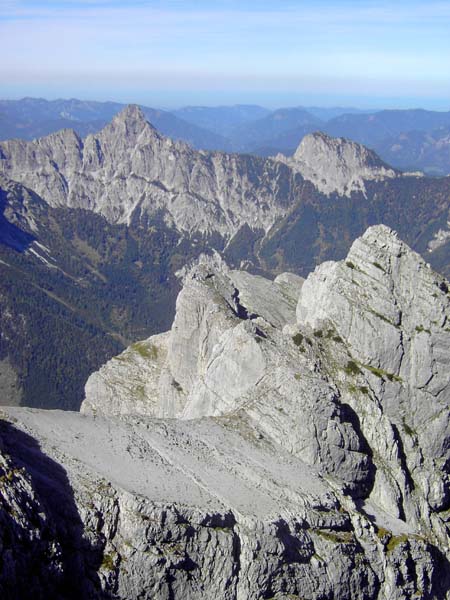 Blick von der Hochschütt zurück nach N; in der zweiten Reihe Kl. Buchstein (links) und Tieflimauer