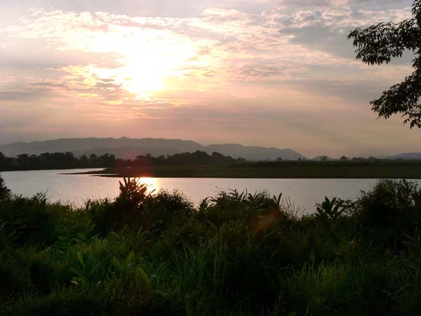 Sonnenuntergang über dem Kaziranga Nationalpark