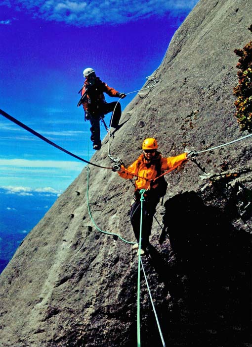 seit 2009 hat der Kinabalu seinen Klettersteig, der den Plattengürtel rund um den Lows Peak durchzieht