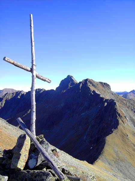 ... zum Gipfelkreuz des Wiegeneck; Rückblick zum Predigtstuhl