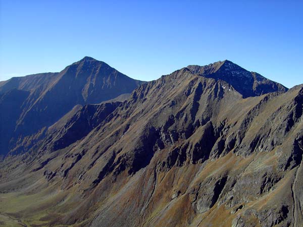 Gipfelpanorama gegen SW auf Roteck (rechts) und Preber