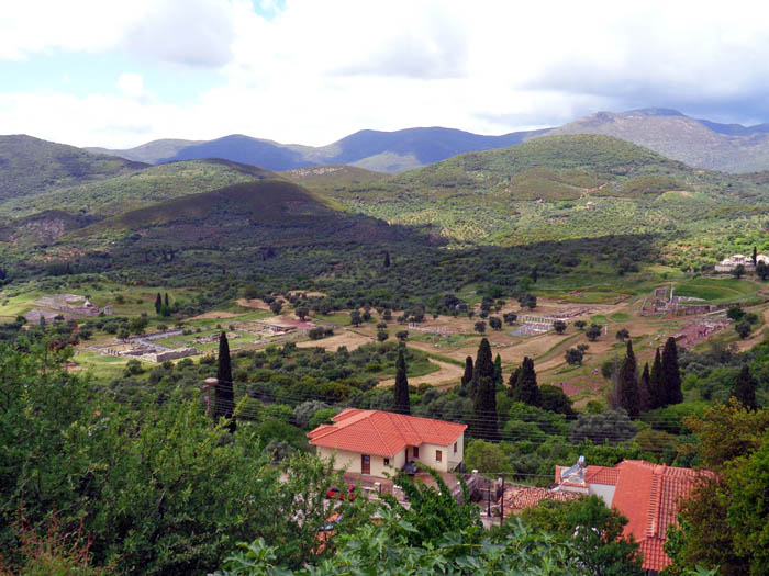 etwa 60 km weiter nordöstlich liegt tief im Landesinneren eine der bedeutendsten Ausgrabungsstätten auf dem Peloponnes: Messene