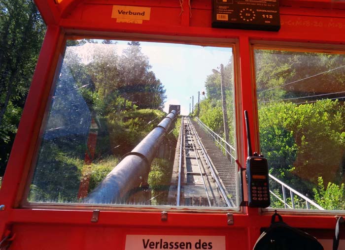 alternativ wartet in Unterkolbnitz, acht Kilometer weiter nordwestlich, die nostalgische Kreuzeckbahn aus dem Jahr 1956