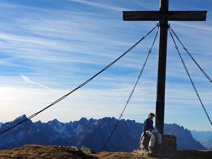 Zietenkopfkreuz vor der Kulisse der Lienzer Dolomiten