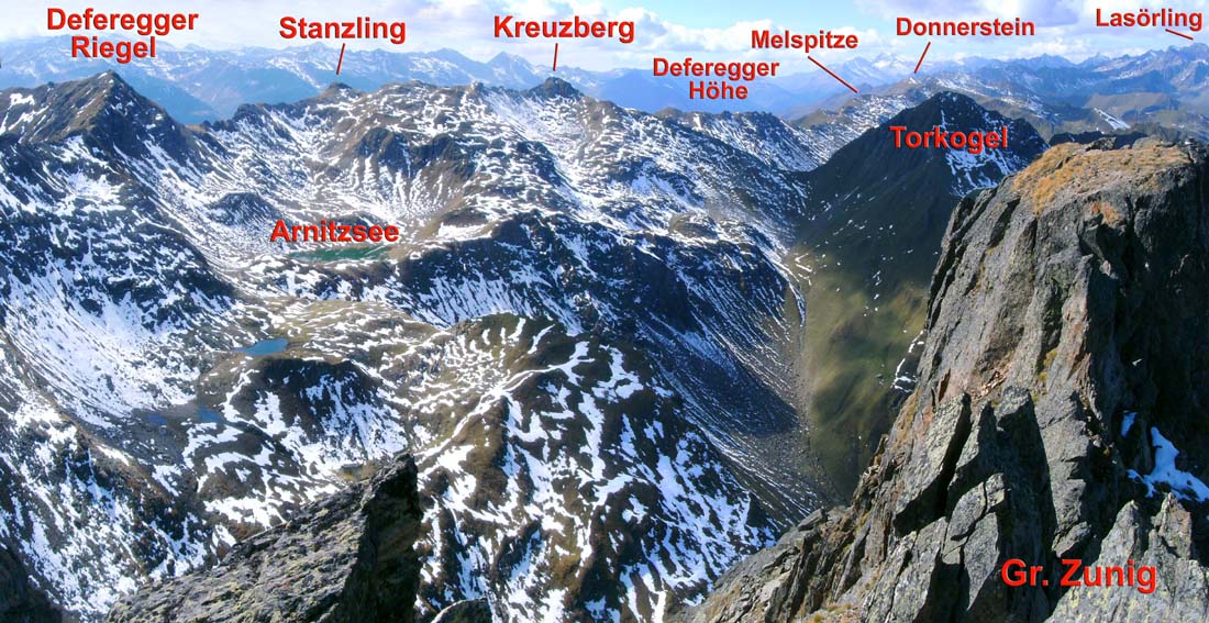 Panorama des Lasörlingkammes von NO; wir überschreiten den Scheitel von links nach rechts, das erste Biwak liegt knapp rechts hinterm Donnerstein