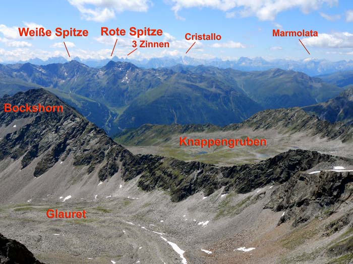 abschließend noch ein Blick nach SSW, wo sich hinter den höchsten Gipfeln der Villgratner Berge die Dolomiten türmen