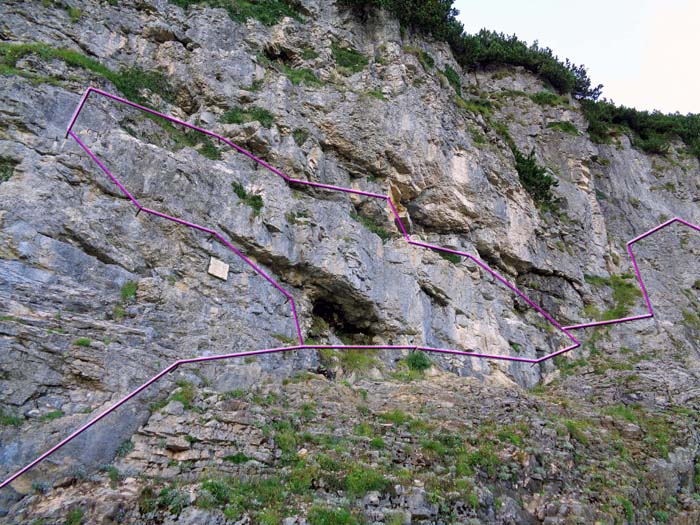 gleich zu Beginn des mehr oder weniger horizontal angelegten Klettersteiges kann man eine Proberunde absolvieren