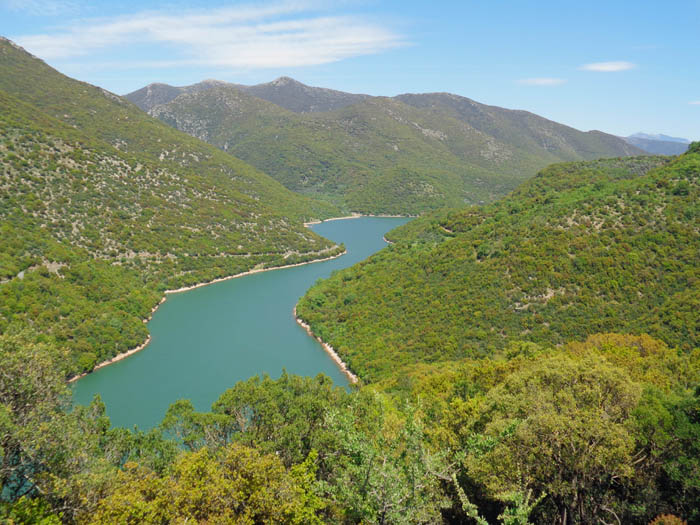 noch 20 km weiter nordwestlich hat man dann einen der abgelegensten Orte am Peloponnes erreicht: den Ládona-Stausee, der die Trinkwasserversorgung der umliegenden Gebiete sicherstellt