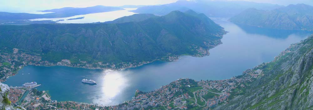 ... auf einen der besten Gipfelblicke Montenegros