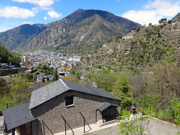 in der Hauptstadt Andorra la Vella ist bereits der Frühling eingekehrt