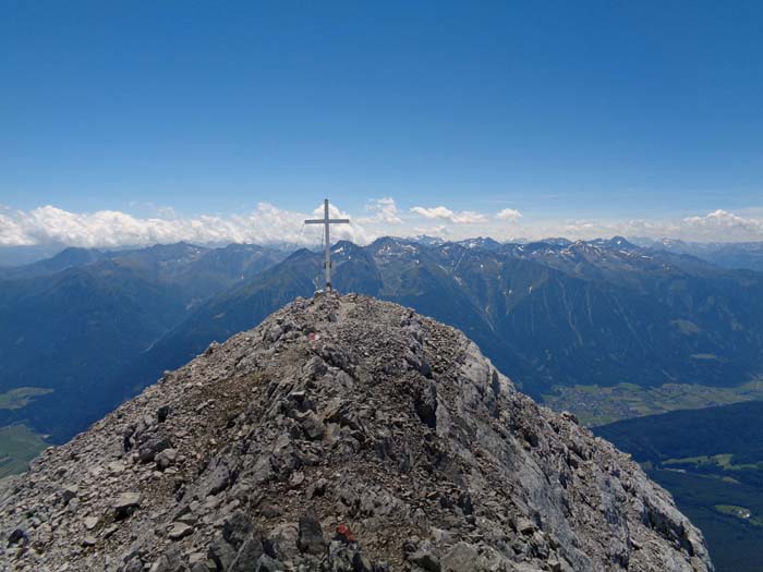 Gipfelblick nach Süden auf die Stubaier Alpen ...