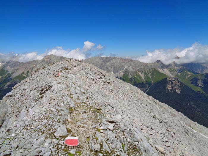 der zahme Gipfelgrat in Richtung Zugspitze ...