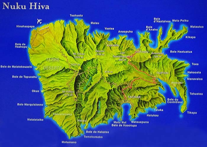 Nuku Hiva ist eine gebirgige, von wilden Schluchten durchzogene Insel mit bizarren Felsen, tosenden Wasserfällen, einsamen Traumstränden und vielen anschaulichen Überresten einer für uns weitgehend unbekannten, aber faszinierenden Kultur