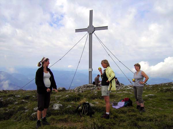 unsere drei Damen am höchsten Punkt der Niederösterreichischen Voralpen